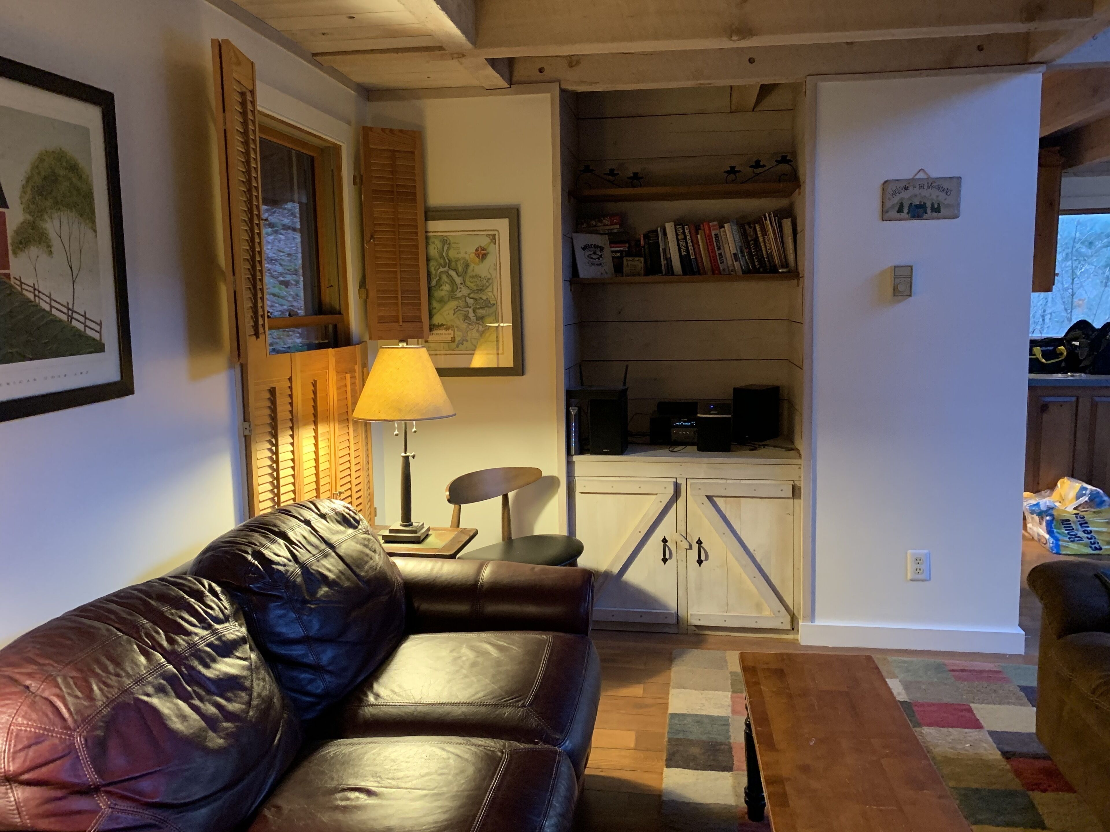 2 mi from WISP & lake, outdoor hot tub, wood burning stove, luv DOGS!