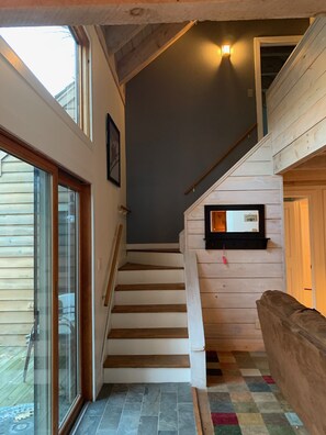 Interior - 2 mi from WISP & lake, outdoor hot tub, wood burning stove, luv DOGS! (McHenry)