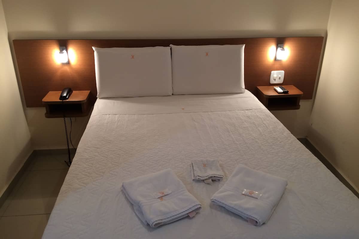 Minibar, free WiFi, bed sheets