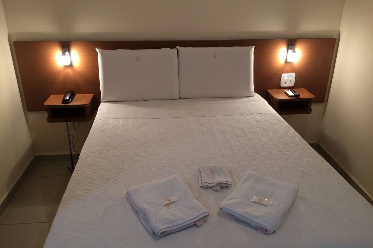 Minibar, free WiFi, bed sheets