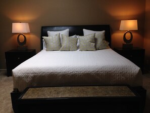 2 bedrooms, iron/ironing board, WiFi, bed sheets - 4TH NIGHT FREE In The Heart Of Downtown Asheville!!! (Asheville)