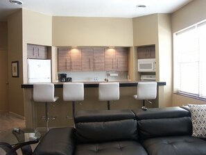 Smart TV, stereo - 4TH NIGHT FREE In The Heart Of Downtown Asheville!!! (Asheville)