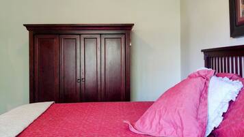 1 slaapkamer, een strijkplank/strijkijzer, gratis wifi, beddengoed