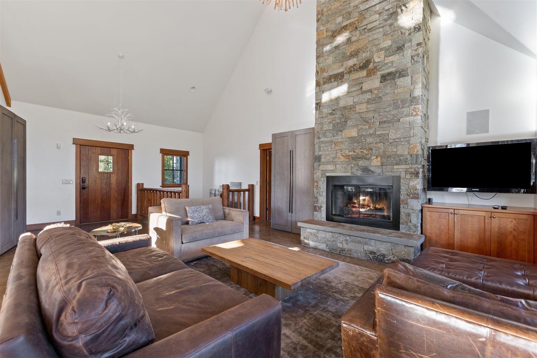 Ridge Top Chalet - Beautiful Stand-alone Big Mountain Ski Home! Private Hot Tub