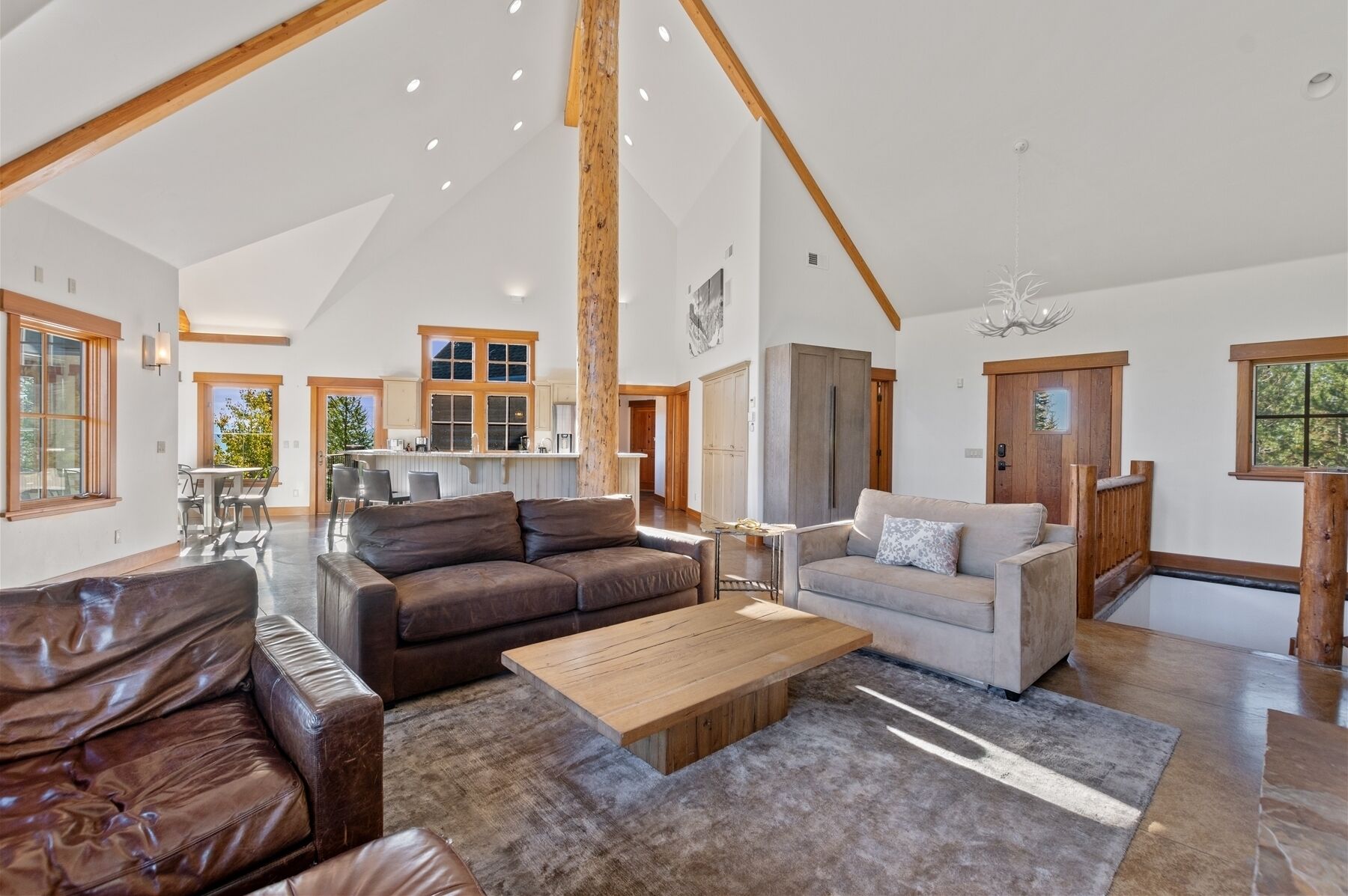 Ridge Top Chalet - Beautiful Stand-alone Big Mountain Ski Home! Private Hot Tub