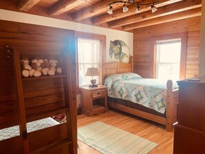 3 bedrooms, iron/ironing board, free WiFi