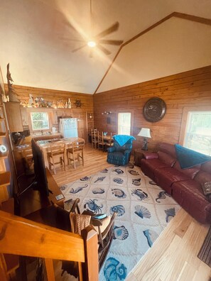 Smart TV, DVD player, books, video library - Sizzling Deals! All avail June wks discounted! 2 min walk 2 beach! Grt Reviews! (Holly Ridge)