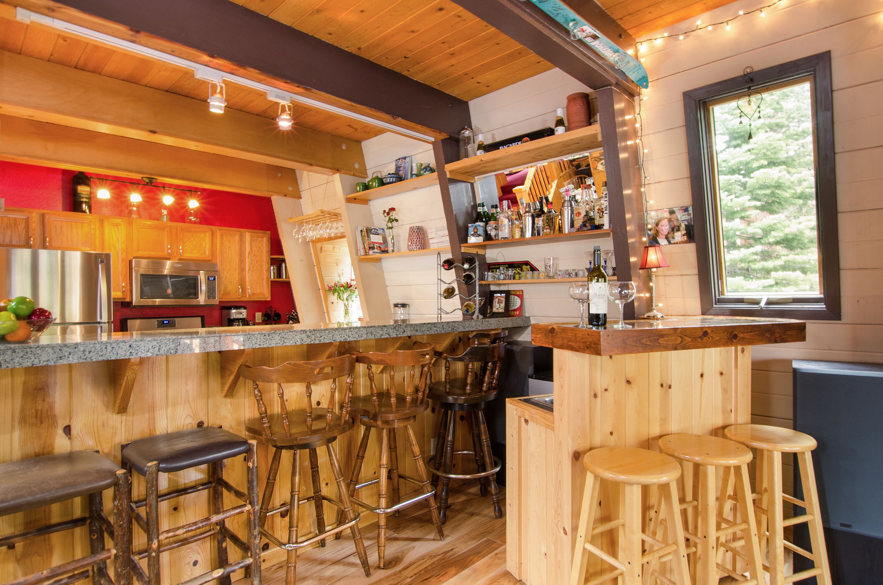 Near lake & ski, 5 star Reviews, Hot tub, Disco ball