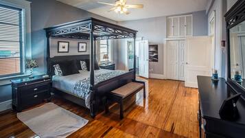 4 bedrooms, iron/ironing board, travel crib, WiFi