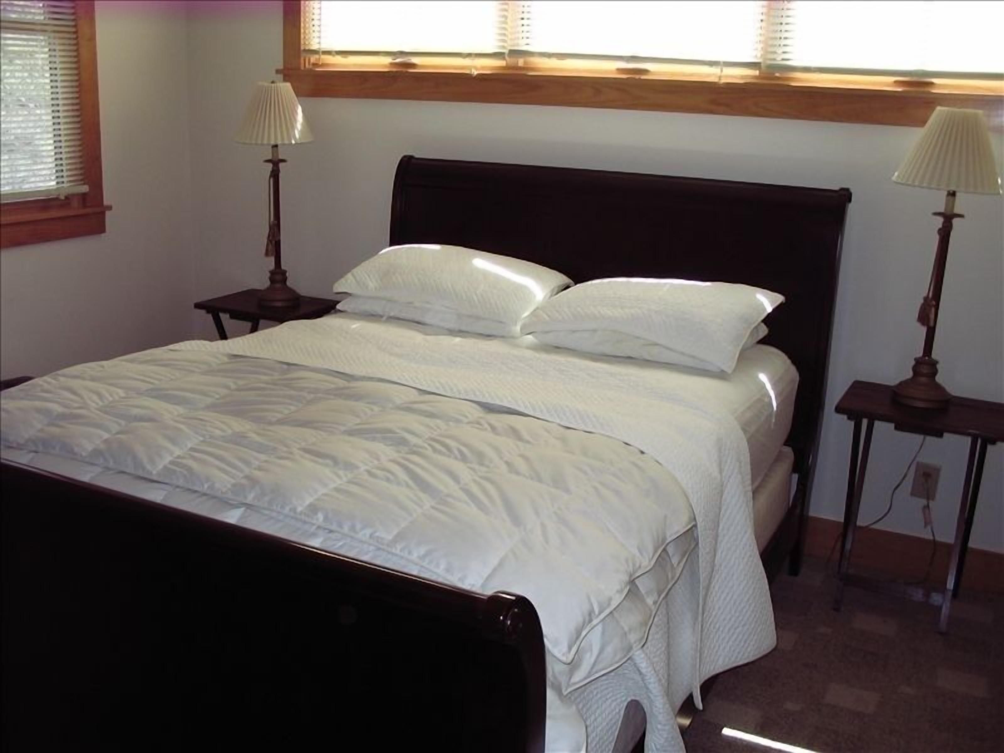 New Mountain Lodge with Stream and Lake Glenville View