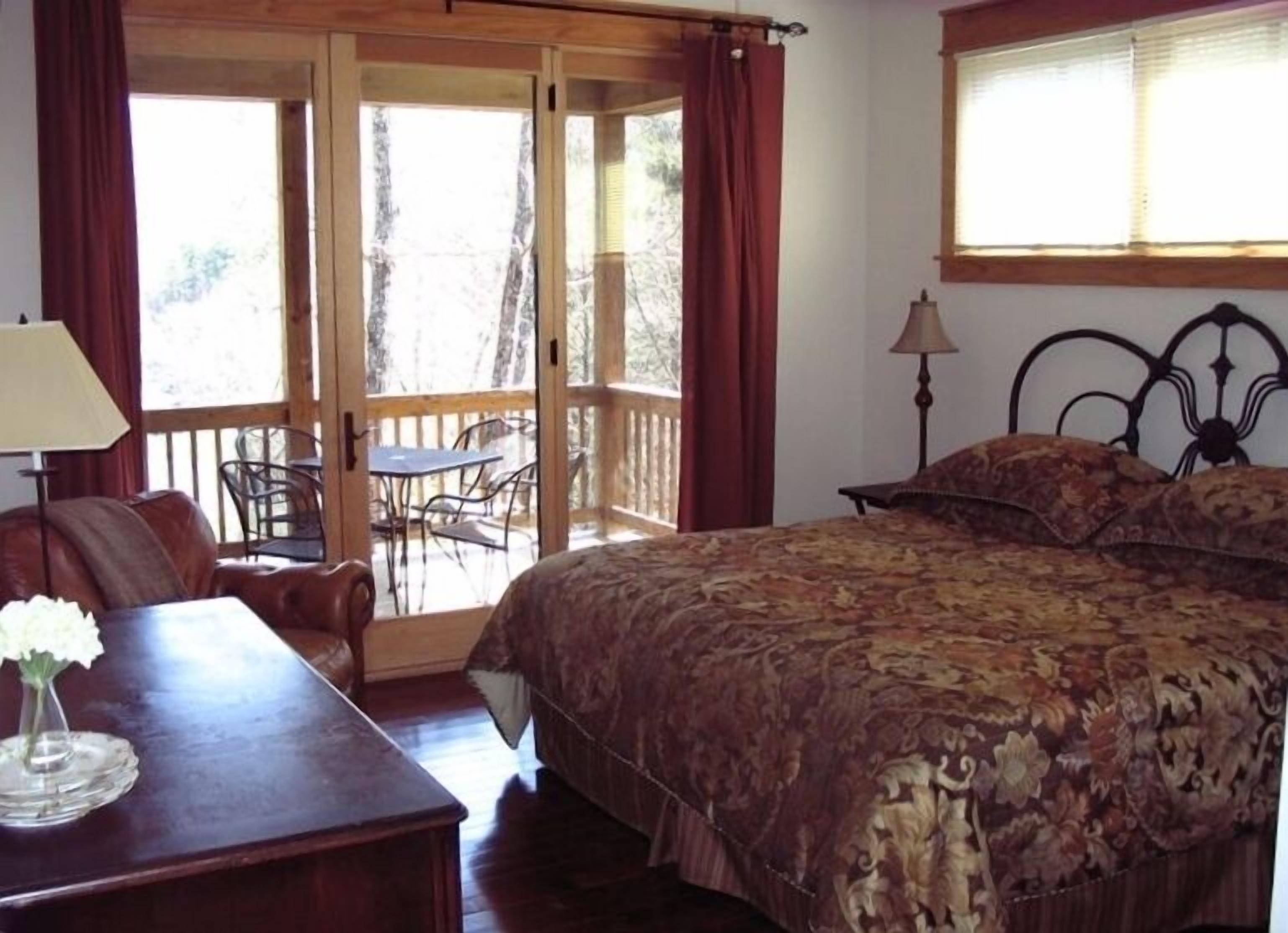 New Mountain Lodge with Stream and Lake Glenville View