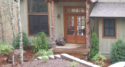 New Mountain Lodge with Stream and Lake Glenville View