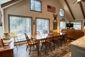 Dining - BLUE LAKE INN! SLEEPS 12 WITH CENTRAL AIR! FENCED FOR PUPS! (Pinetop)