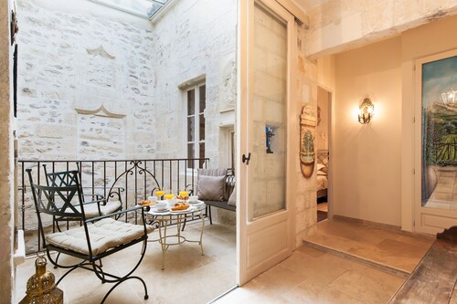 Luxury penthouse apartment in centre of St Rémy with amazing views from terrace