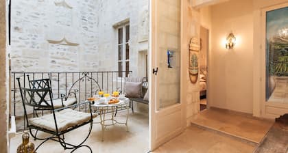 Luxury penthouse apartment in centre of St Rémy with amazing views from terrace