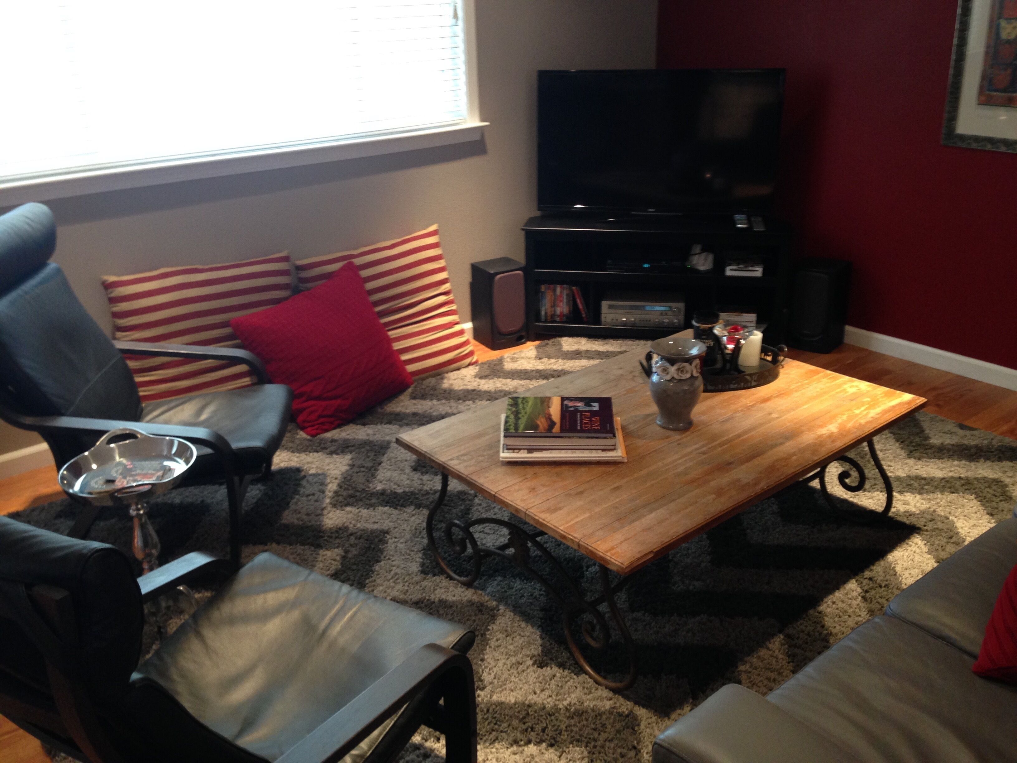 Unwind W/ A Bottle Of Wine At 8th And Vine.  Just 4 Blocks To Downtown Paso!