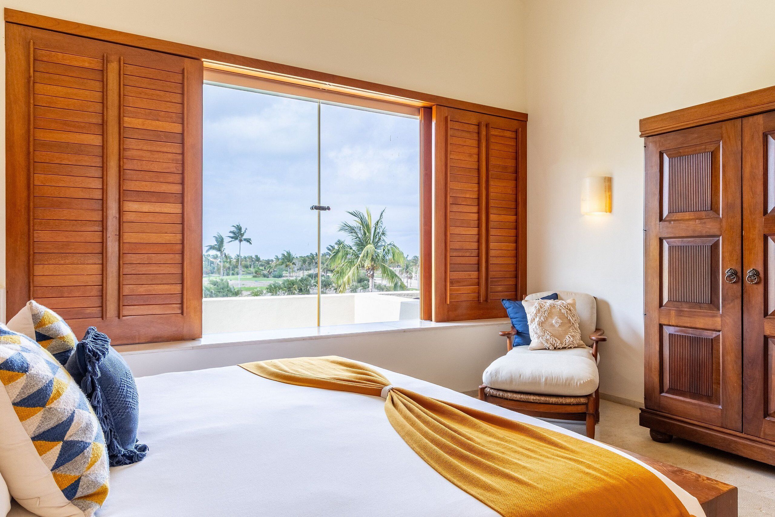 5 bedrooms, iron/ironing board, bed sheets