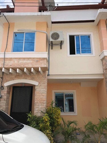 2 storey house for rent