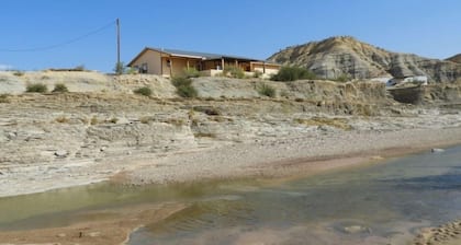 Neues Terlingua Creek Porch House in günstiger Lage mit Blick auf den Terlingua Creek