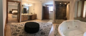 Combined shower/tub, jetted tub, hair dryer, towels - Ranch Cabin Mountain Views, Tennis Court, Fire Pit, Hot Tub, Family Reunions (Heber City)