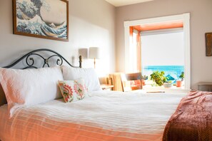 3 bedrooms, desk, iron/ironing board, travel cot