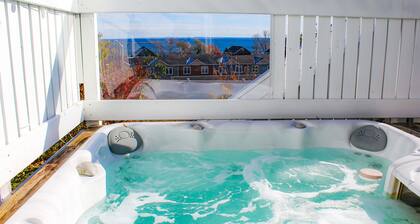 Year-round hot tub with Lake Superior views