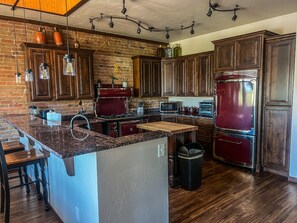 Fridge, microwave, oven, stovetop - Downtown Montrose, Colorado (Montrose)