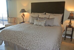 3 bedrooms, iron/ironing board, free WiFi, bed sheets - Beachfront Corner Unit with Private Fishing Pier, Four Seasons 201-W (Orange Beach)