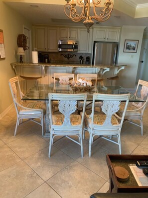 Dining - Beachfront Corner Unit with Private Fishing Pier, Four Seasons 201-W (Orange Beach)