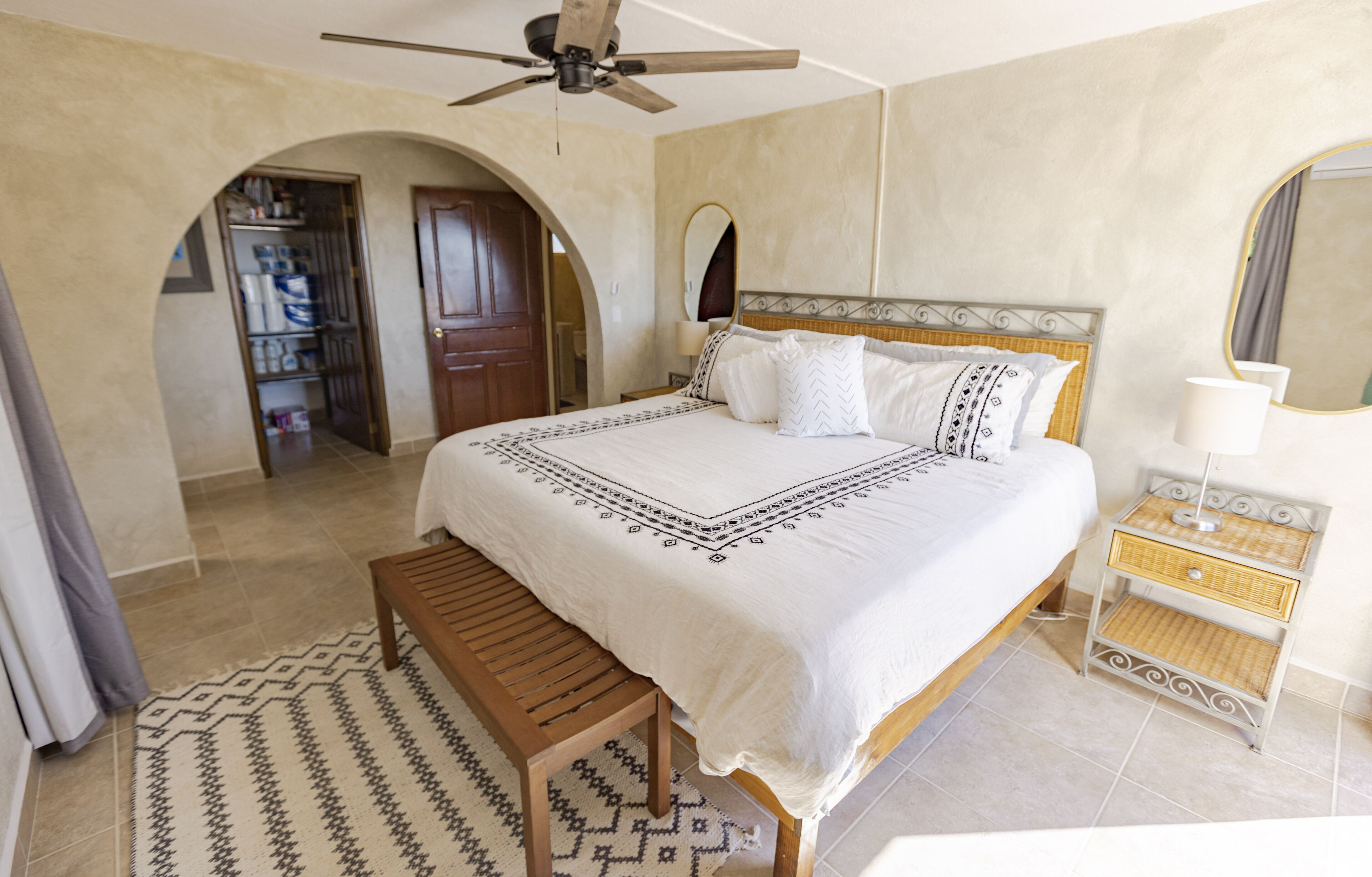 Great location! Short Walk to Private Beach, Amazing Views, heated private pools