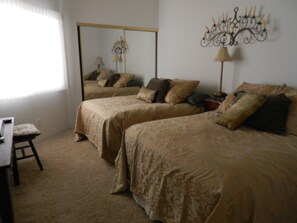 3 bedrooms, desk, iron/ironing board, free WiFi