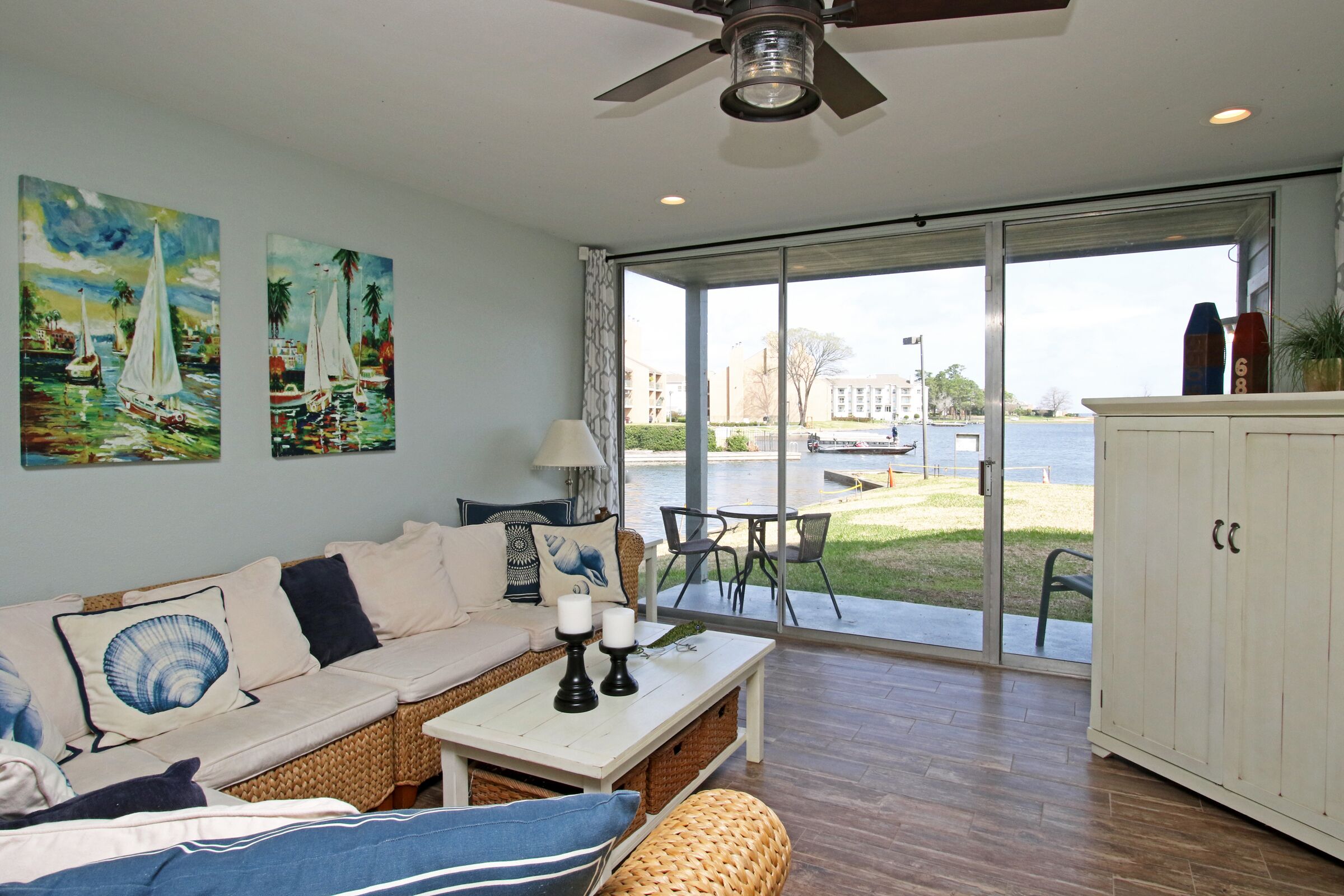 Stunning Waterfront Condo Lake Conroe