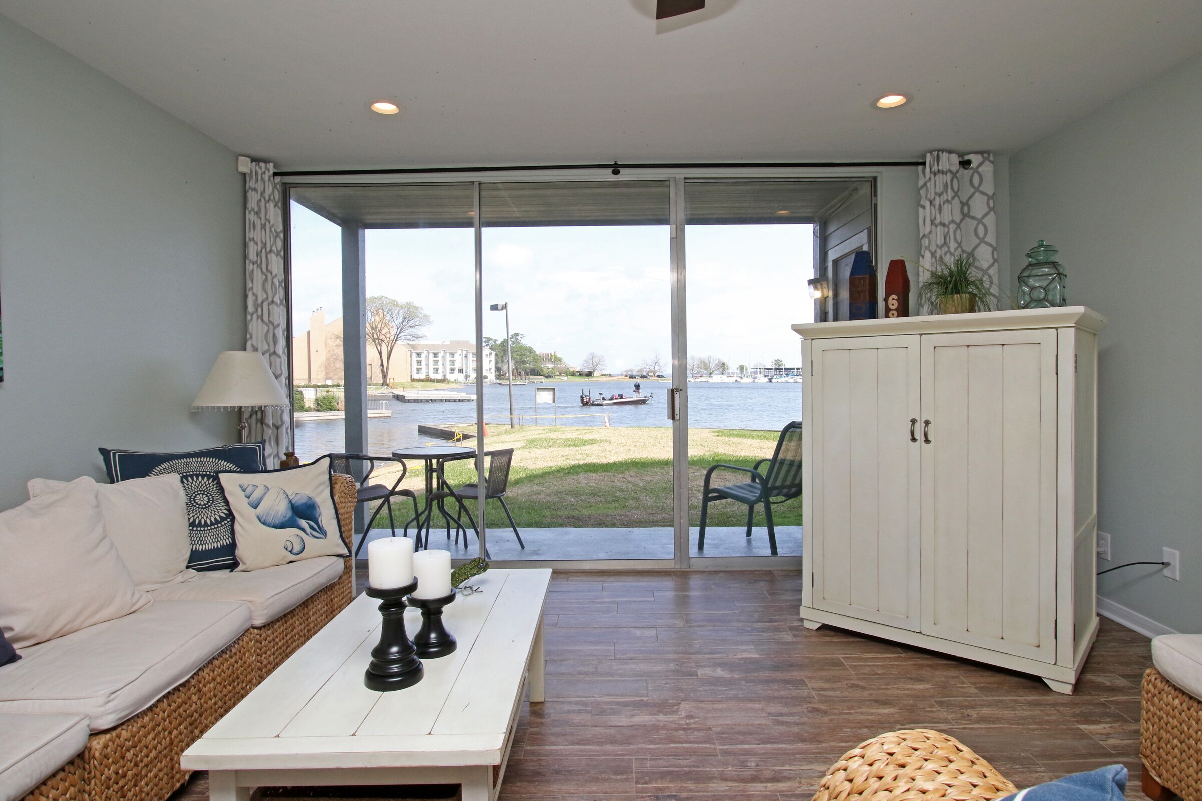 Stunning Waterfront Condo Lake Conroe