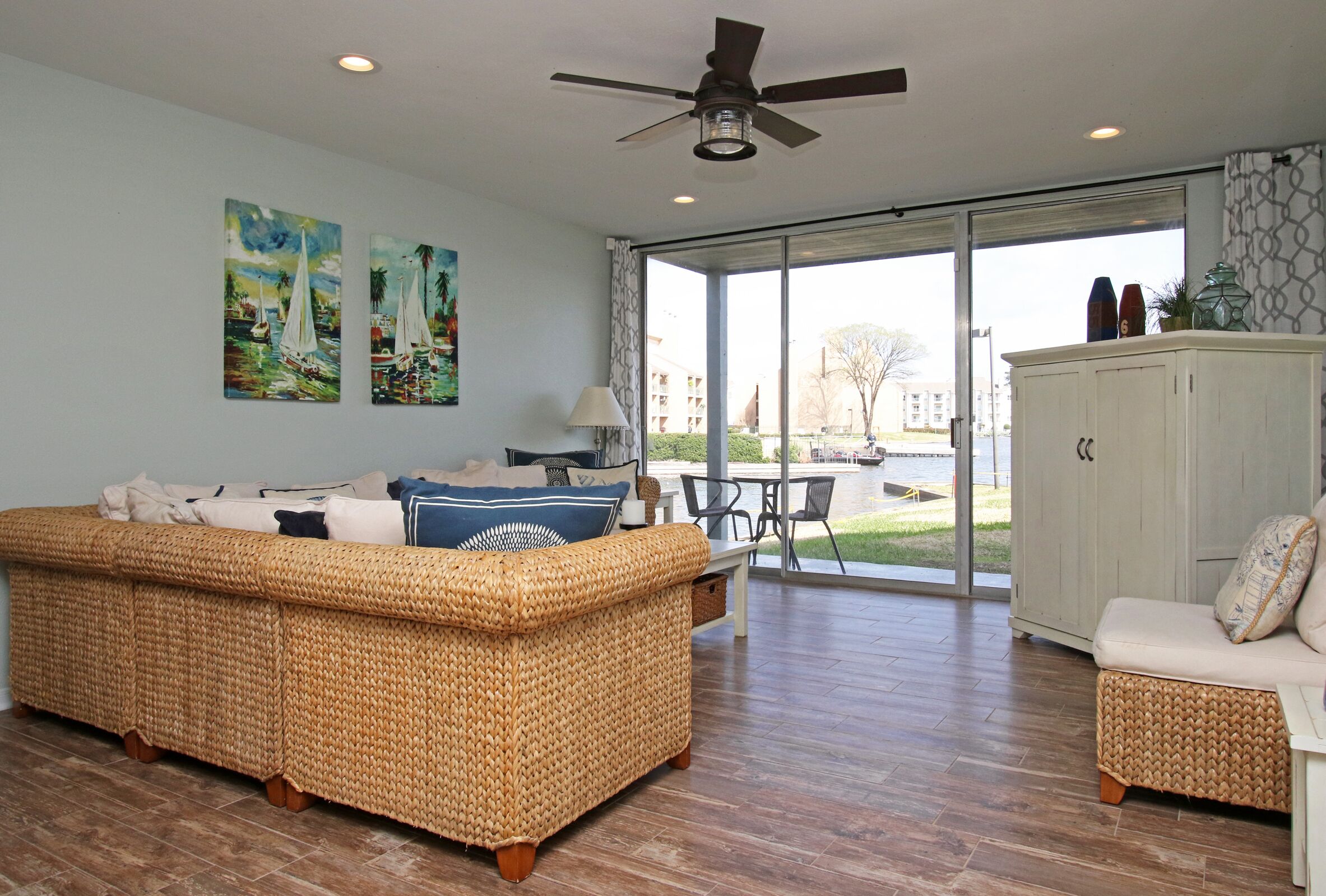 Stunning Waterfront Condo Lake Conroe