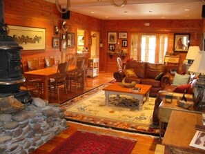 Interior - Beautiful Lodge on the Yellowstone River! (Livingston)