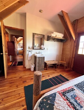 6 bedrooms, iron/ironing board, WiFi, bed sheets