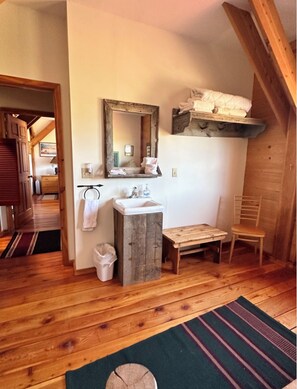 Interior - Beautiful Lodge on the Yellowstone River! (Livingston)