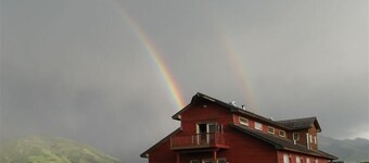 Beautiful Lodge on the Yellowstone River!