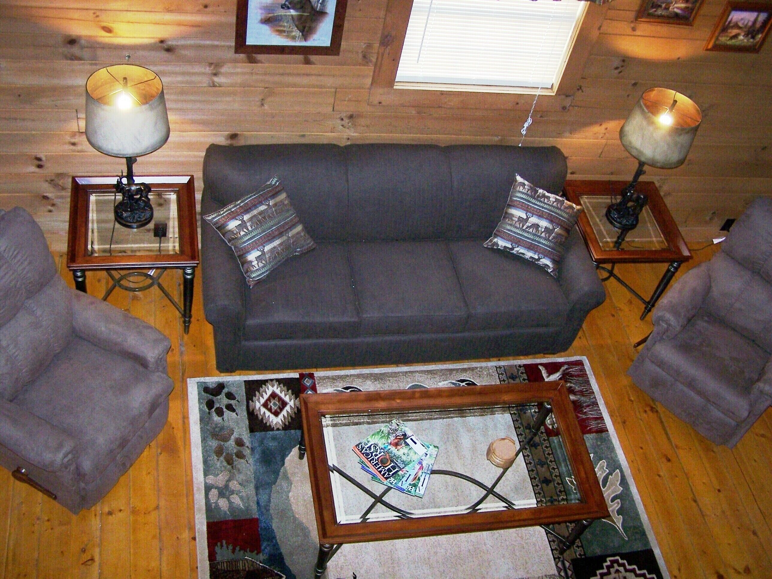 Peace & quiet just 5 minutes from Holly Creek Marina on Dale Hollow Lake!