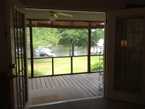 Lakefront Cottage on Lake Marion