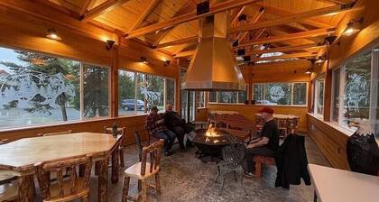 Prime Kenai River Frontage con alojamiento privado