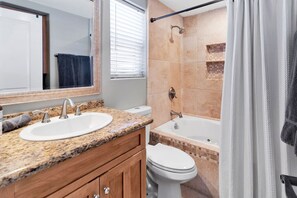 Combined shower/bathtub, hair dryer, towels
