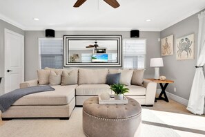 Smart TV, fireplace, stereo