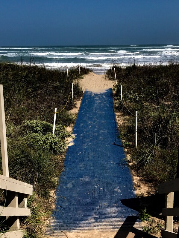 Sur la plage, serviettes de plage