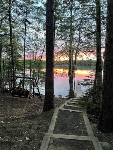 ExecLogHome~Bass Lk~4BR+Lft/3.5BA~Sauna/Game+TheaterRm/Bar/Row Boat/Pier w/Elec
