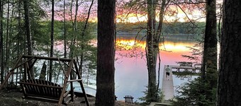 Executive Log Home ~ Bass Lk ~ 4BR + Loft / 3. 5BA ~ Sleeps24 Sauna / Game Rm / Theater Rm / Bar