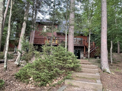 ExecLogHome~Bass Lk~4BR+Lft/3.5BA~Sauna/Game+TheaterRm/Bar/Row Boat/Pier w/Elec