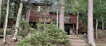 エグゼクティブログホーム〜Bass Lk〜4BR +ロフト/ 3。 5BA〜Sleeps24サウナ/ゲームルーム/劇場ルーム/バー