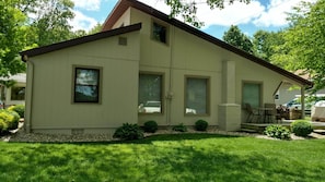 Exterior - Cozy Country Escape - Convenient to New Buffalo, Notre Dame & Amazon data center (New Carlisle)