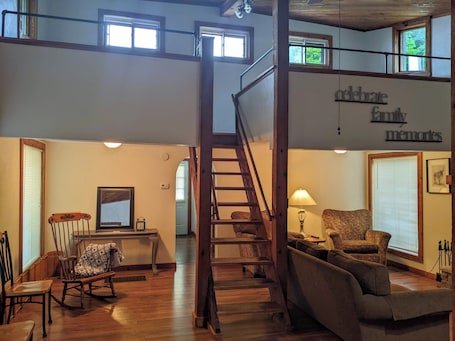 Interior. Cozy Country Escape - Convenient to New Buffalo, Notre Dame & Amazon data center